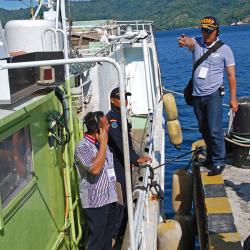 Indonesia-2016-Asking-to-board-OLE.jpg Indonesia-2016-Asking-to-board-OLE.jpg